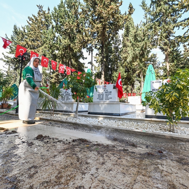 Mersin'de bayram hazırlıkları tamamlandı
Bayram boyunca toplu taşıma hizmet...
