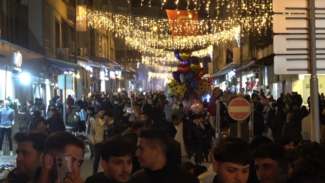Kilis'te iftar sonrası Cumhuriyet Caddesi hareketlendi
