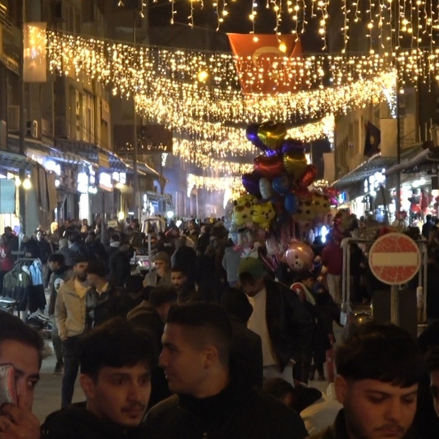 Kilis'te iftar sonrası Cumhuriyet Caddesi hareketlendi