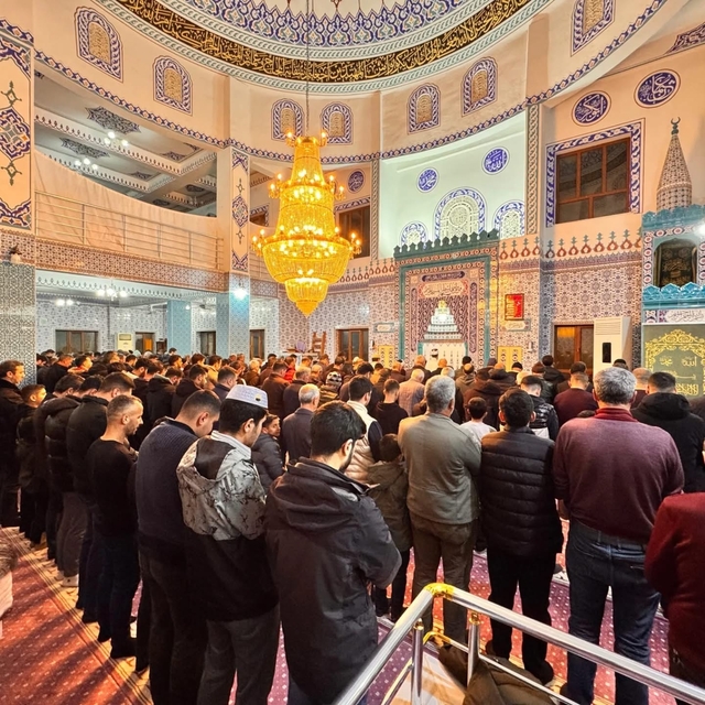 Çermik'te Kadir gecesi dualarla idrak edildi