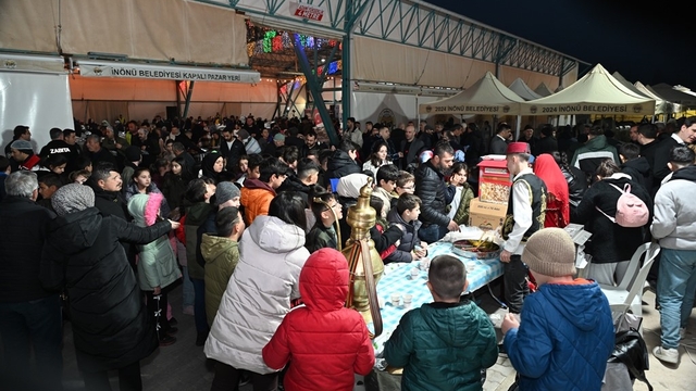 İnönü'de Kadir Gecesi'nde binlerce kişi iftar sofrasında buluştu