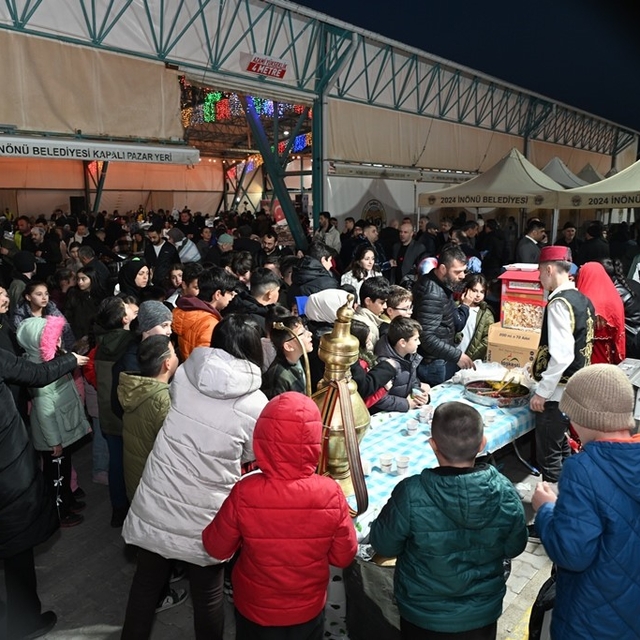 İnönü'de Kadir Gecesi'nde binlerce kişi iftar sofrasında buluştu