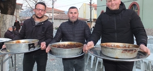 Balıkesir'de geleneksel köy iftarı yüzlerce vatandaşı buluşturdu