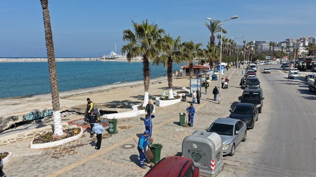 Aydın Büyükşehir'den bayram öncesi Kuşadası'nda çevre düzenlemesi