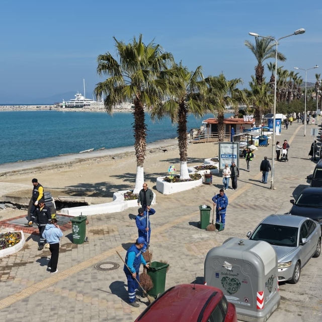 Aydın Büyükşehir'den bayram öncesi Kuşadası'nda çevre düzenlemesi