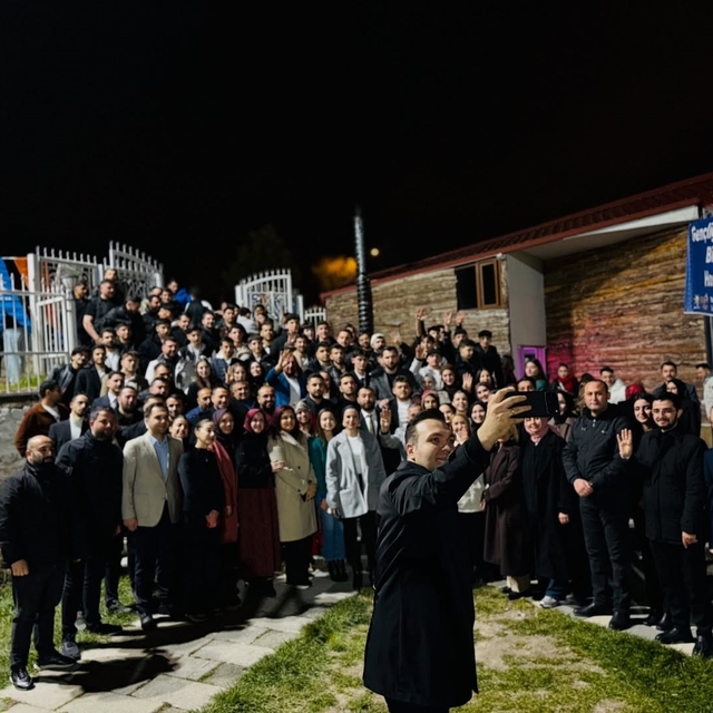 AK Parti Gençlik Kolları Genel Başkanı Yusuf İbiş Bilecik'te gençlerle bulu...