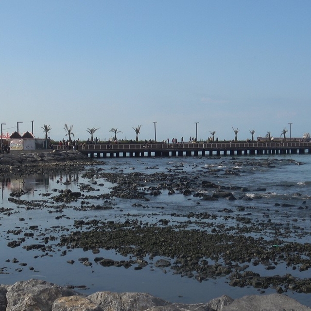 Kuvvetli fırtına sonrası İskenderun Körfezi'nde deniz suyu çekildi