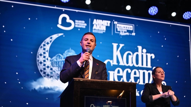 Balıkesir'de 30 bin kişilik dev iftar
Kuvayımilliye'nin başşehri Balıkesir'de tarihi iftar