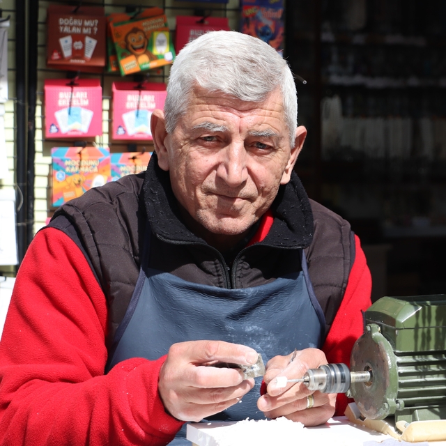 Lüle taşı ustası Mehmet Çalışkandinç bayram hareketliliğini değerlendirdi
O...