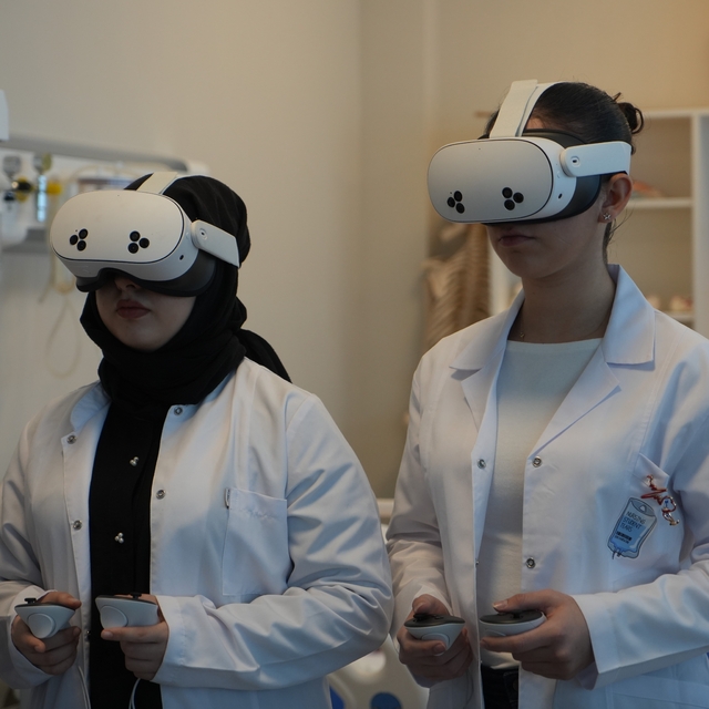 VR gözlüğü takıp damar yolunu 3 boyutlu buluyorlar
Öğrenciler hastanelere g...