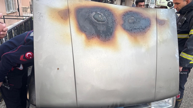 Isparta'da park halindeki Tofaş'ın motor kısmı yandı