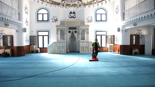 Yüreğir Belediyesi'nden ibadethanelerde bayram temizliği