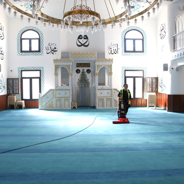 Yüreğir Belediyesi'nden ibadethanelerde bayram temizliği