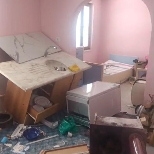 Trabzon'da yayla evine giren ayı ortalığı savaş alanına çevirmiş
Eve üst ka...