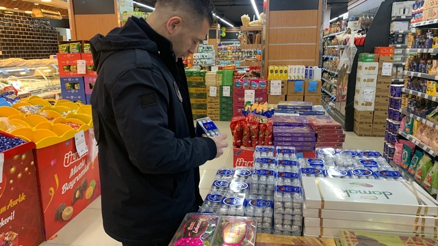 Çayırova'da bayram öncesi market ve tatlıcılara sıkı denetim