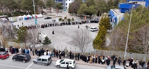 Kadir Gecesi'nde kutsal emanetler için uzun kuyruklar oluştu