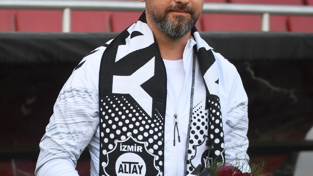 Altay'da teknik direktör Karagöz'den taraftara söz