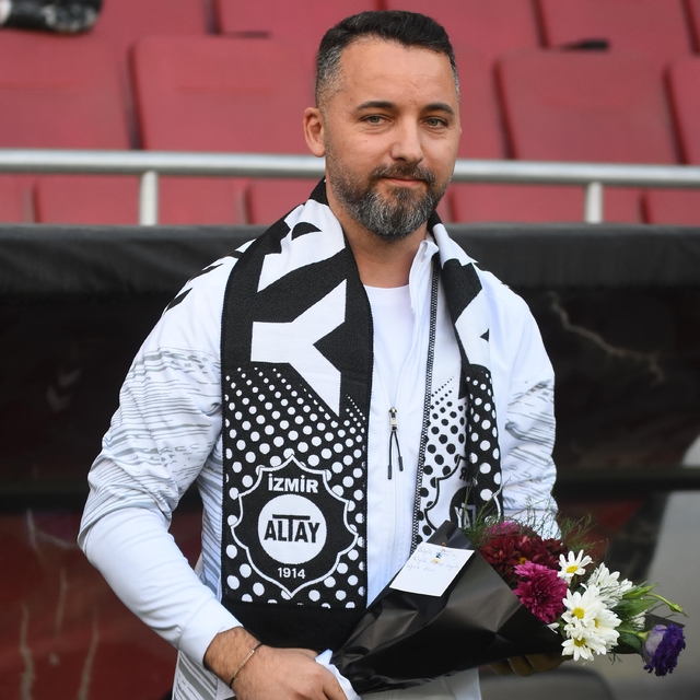 Altay'da teknik direktör Karagöz'den taraftara söz