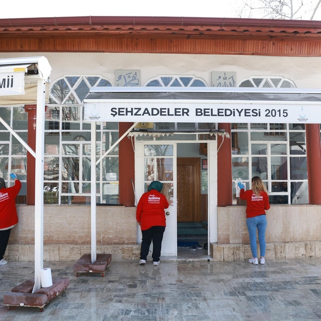 Şehzadeler Belediyesinden camilerde temizlik seferberliği