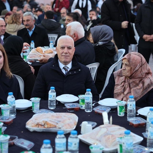 Başkan Bozbey kendi mahallesinde komşularıyla iftar yaptı
Bursa Büyükşehir...