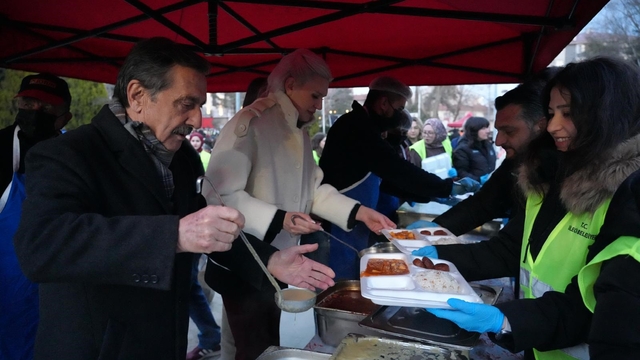 Bilecik'te iftar sevinci Cumhuriyet Meydanı'nda yaşandı