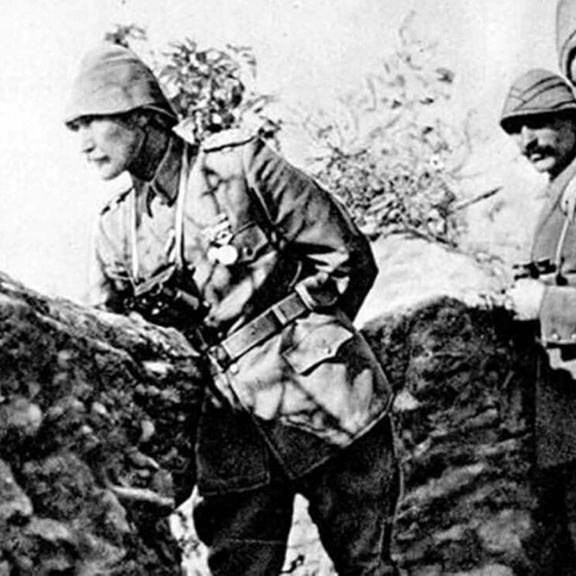 Atatürk, 18 Mart'ta denetime giderken bombardımana yakalanmış