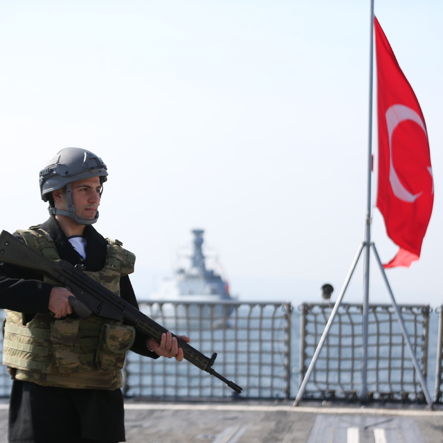 Çanakkale'de Deniz Kuvvetleri Komutanlığı gemilerine ziyaretler sürüyor