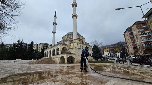 Battalgazi'de bayram öncesi cami ve mezarlıklar temizleniyor