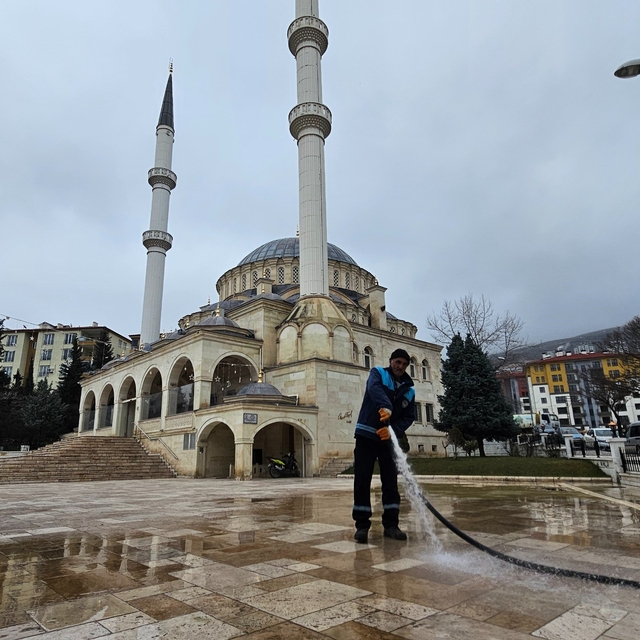 Battalgazi'de bayram öncesi cami ve mezarlıklar temizleniyor