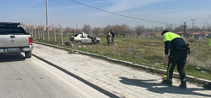 Otomobil bahçeye girip takla attı