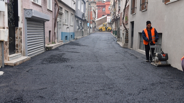 Osmangazi Belediyesi'nden Yeşilova mahallesi'ne yeni asfalt
Osmangazi'de sokaklardaki yollar yenileniyor