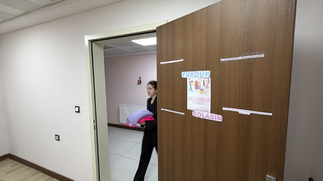 Kız öğrencilerden gönülleri ısıtan proje
İsrafı önleyip gönüllere dokunuyorlar
Kız yurdu öğrencilerinden Ramazan ayında "ikinci el giysi" dayanışması