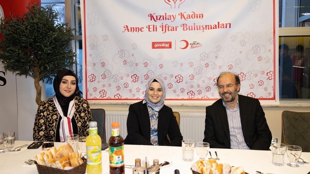 Kızılay Kadın'dan anlamlı iftar: Yetimler unutulmadı