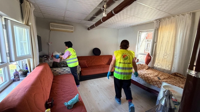 Kepez'den şehit ve gazi evlerinde bayram temizliği