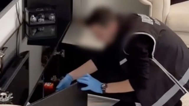 Bursa'da bayram öncesi sahte alkol operasyonu..
Bursa'da 3 bin 607 litre etil alkol ele geçirildi