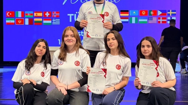 Sivaslı öğrenciler, robot yarışmasında gövde gösterisi yaptı