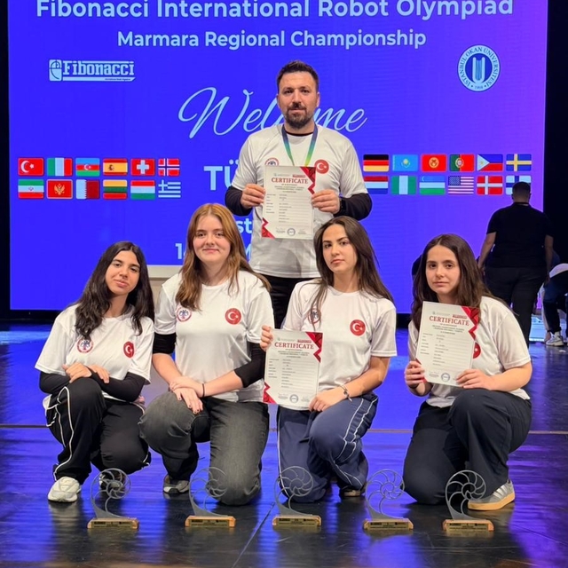 Sivaslı öğrenciler, robot yarışmasında gövde gösterisi yaptı