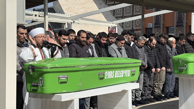 Aile içi kavgada öldürülen baba-oğul defnedildi