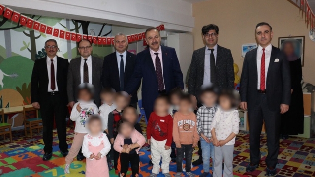 Kocaeli'de hükümlü annelerinin yanında barınan çocuklara bayram hediyeleri verildi