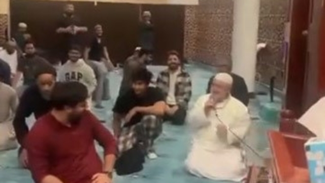 ABD'de yaşayan Trabzonlu imam teravih sonrası cemaate 61 şınav çektiriyor