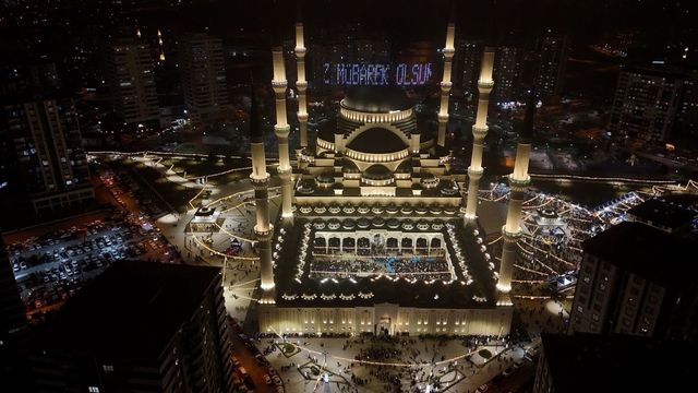 Kadir Gecesi'nde Şahinbey Millet Cami doldu taştı