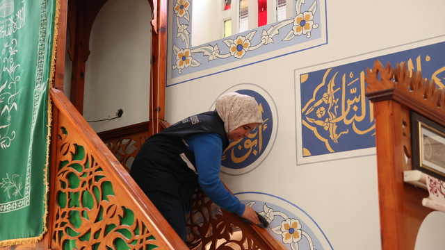 Marmaris'te bayram öncesi camilerde titiz temizlik