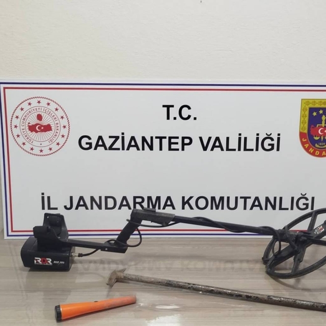 Define bulmak için kaçak kazı yapan 2 şahıs suçüstü yakalandı