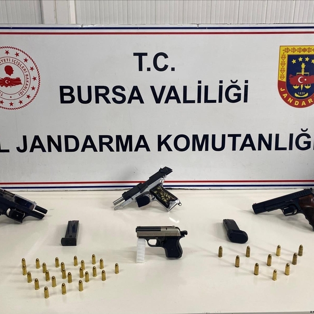 Bursa'da ruhsatsız silahlar ele geçirildi