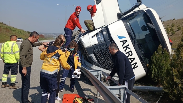 Susurluk'ta tek taraflı kazada sürücü yaralandı