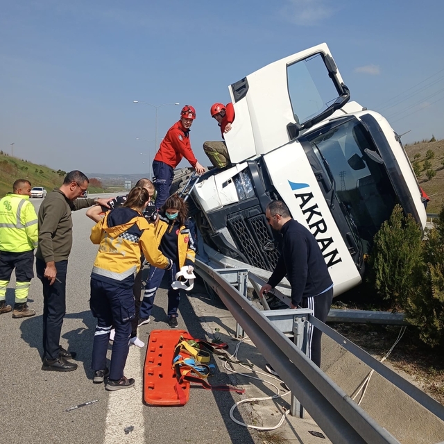 Susurluk'ta tek taraflı kazada sürücü yaralandı