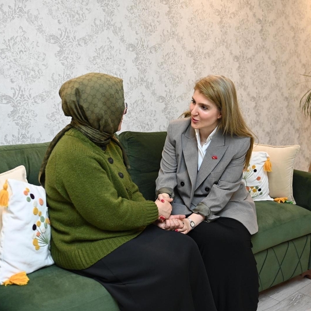 Milletvekili Ölmeztoprak'tan Nur öğretmene 'geçmiş olsun' ziyareti
"Öğretme...