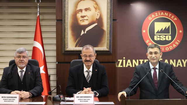 GSO Mart ayı meclis toplantısı gerçekleştirildi
GSO Meclis Başkanı Adil Sani Konukoğlu:
"Savaş hali, küresel piyasalardaki dalgalanmalar ve artan maliyet baskılarına rağmen sanayiciler olarak büyük mücadele veriyoruz"
GSO Yönetim Kurulu Başkanı Adnan Ünverdi:
"İnsani yönü başta olmak üzere hızla küresel krize dönüşen savaşın bir an önce sona ermesini bekliyoruz"
