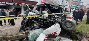 Vakaya giden ambulans kaza yaptı: 1 ölü, 3 yaralı