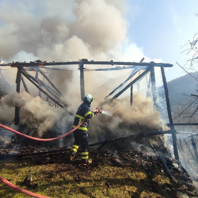 Kastamonu'da çıkan yangında samanlık kullanılamaz hale geldi
